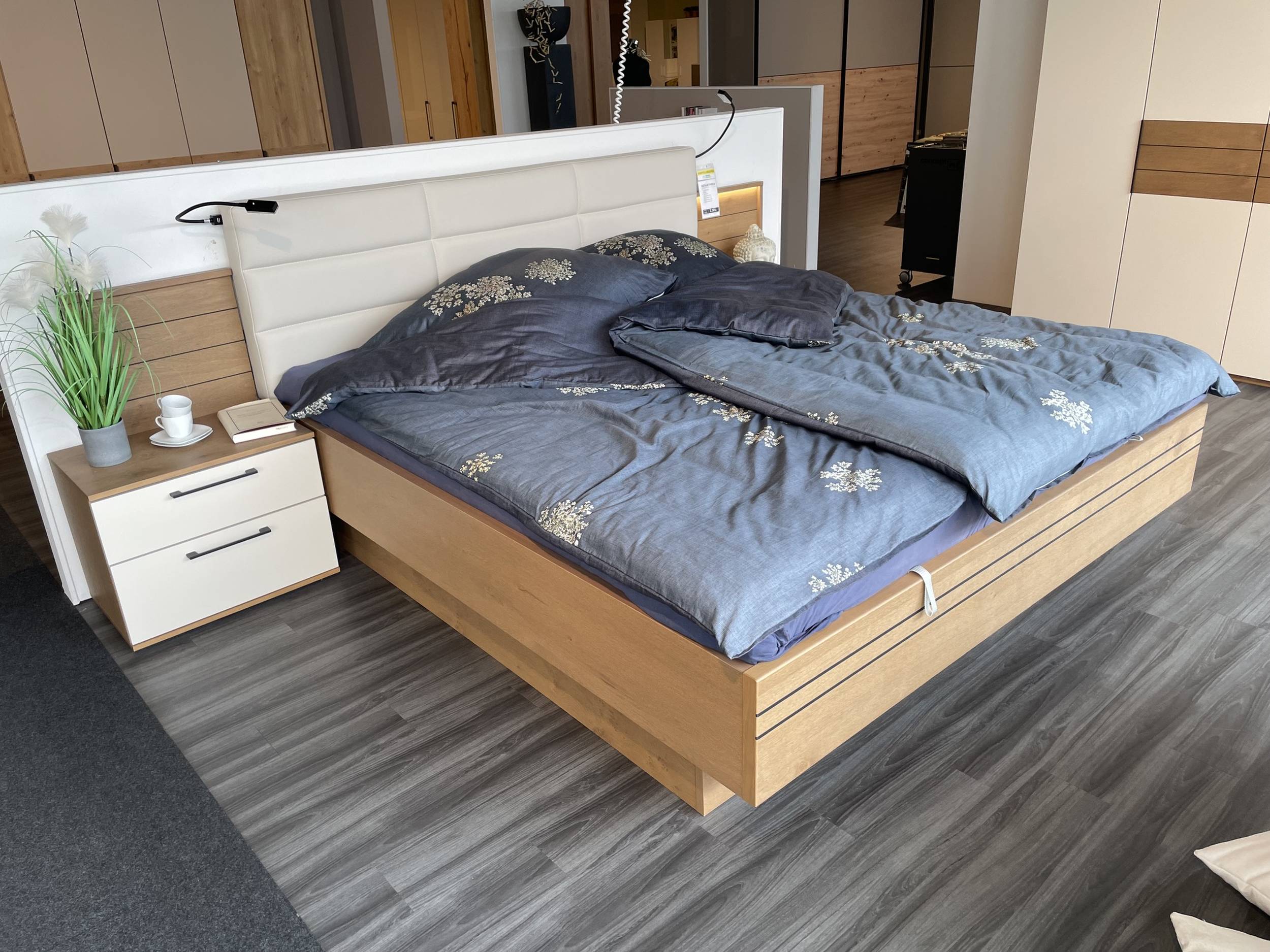 Luxus-Doppelbett 8080700079