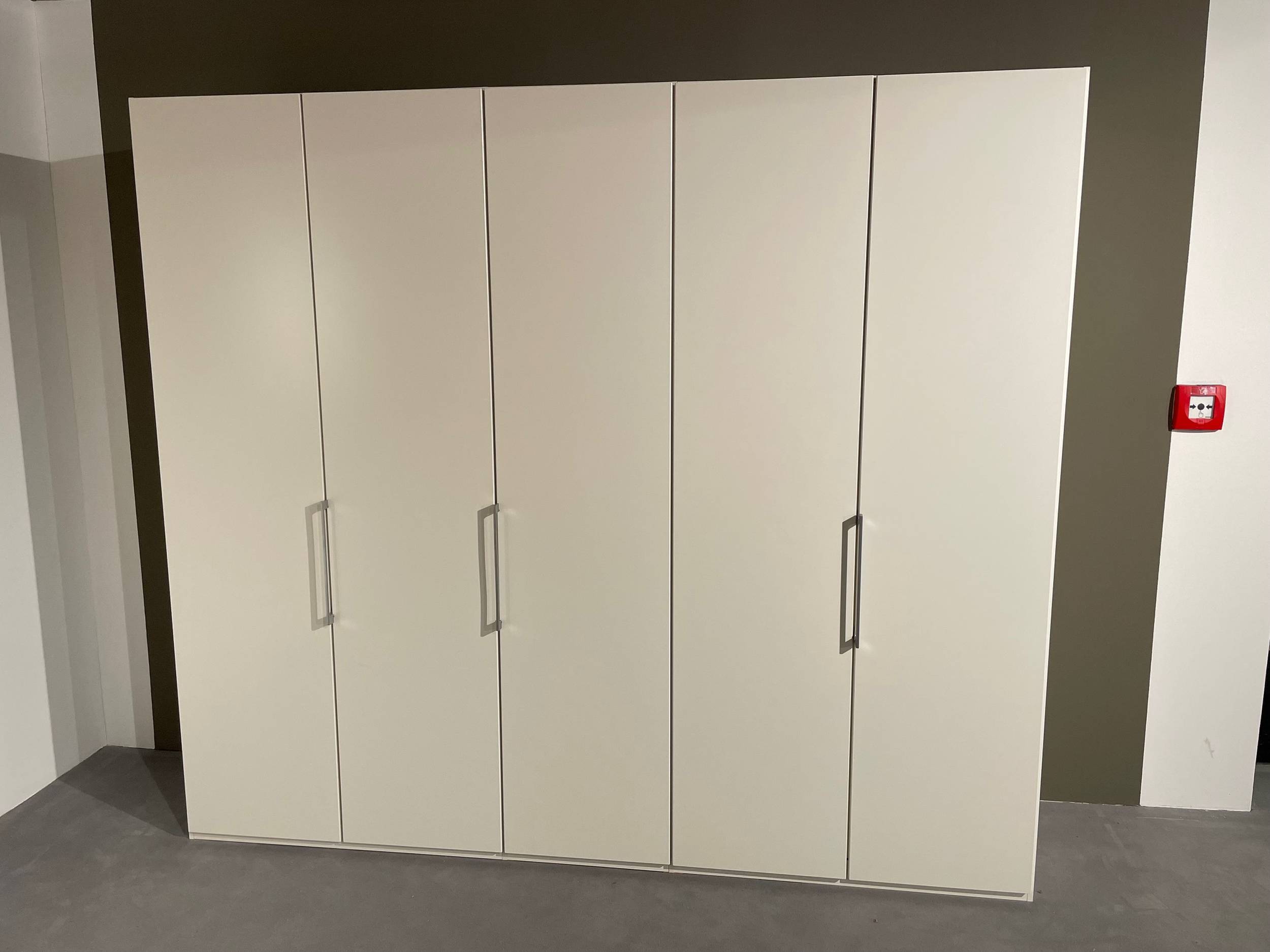 Drehtürenschrank 7055800451