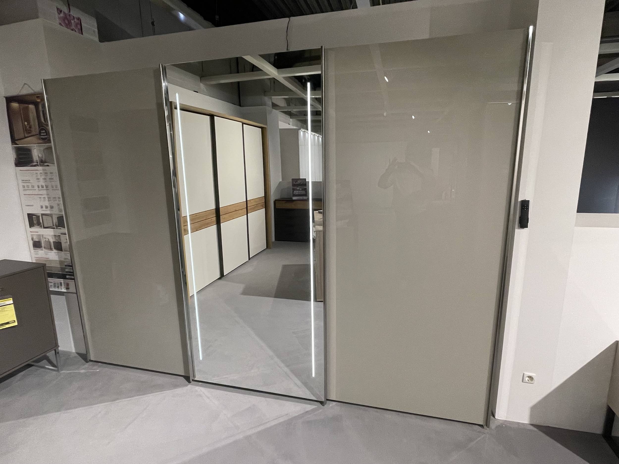 Schwebetürenschrank 7055800473