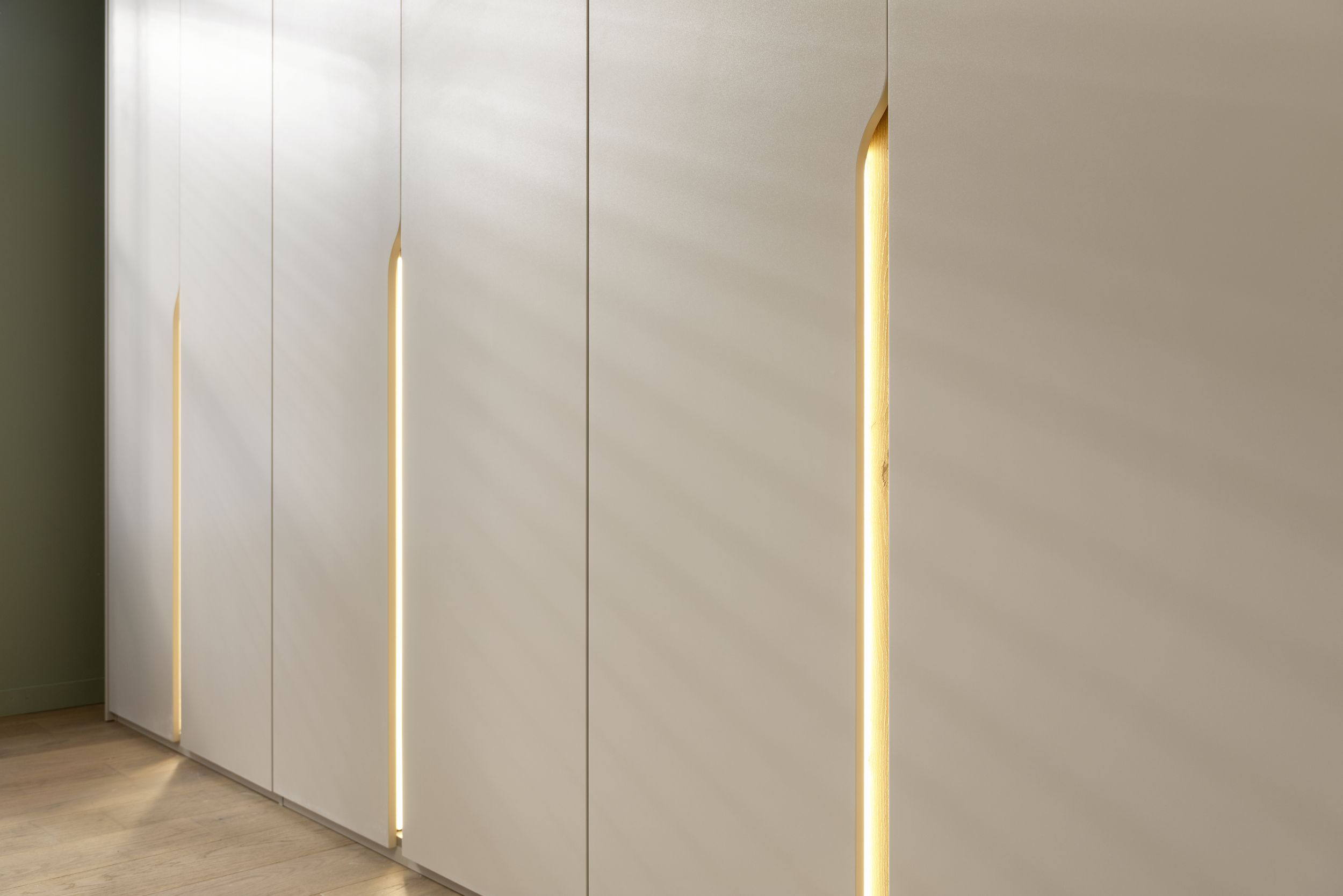 Drehtürenschrank 6-trg. 8115500001