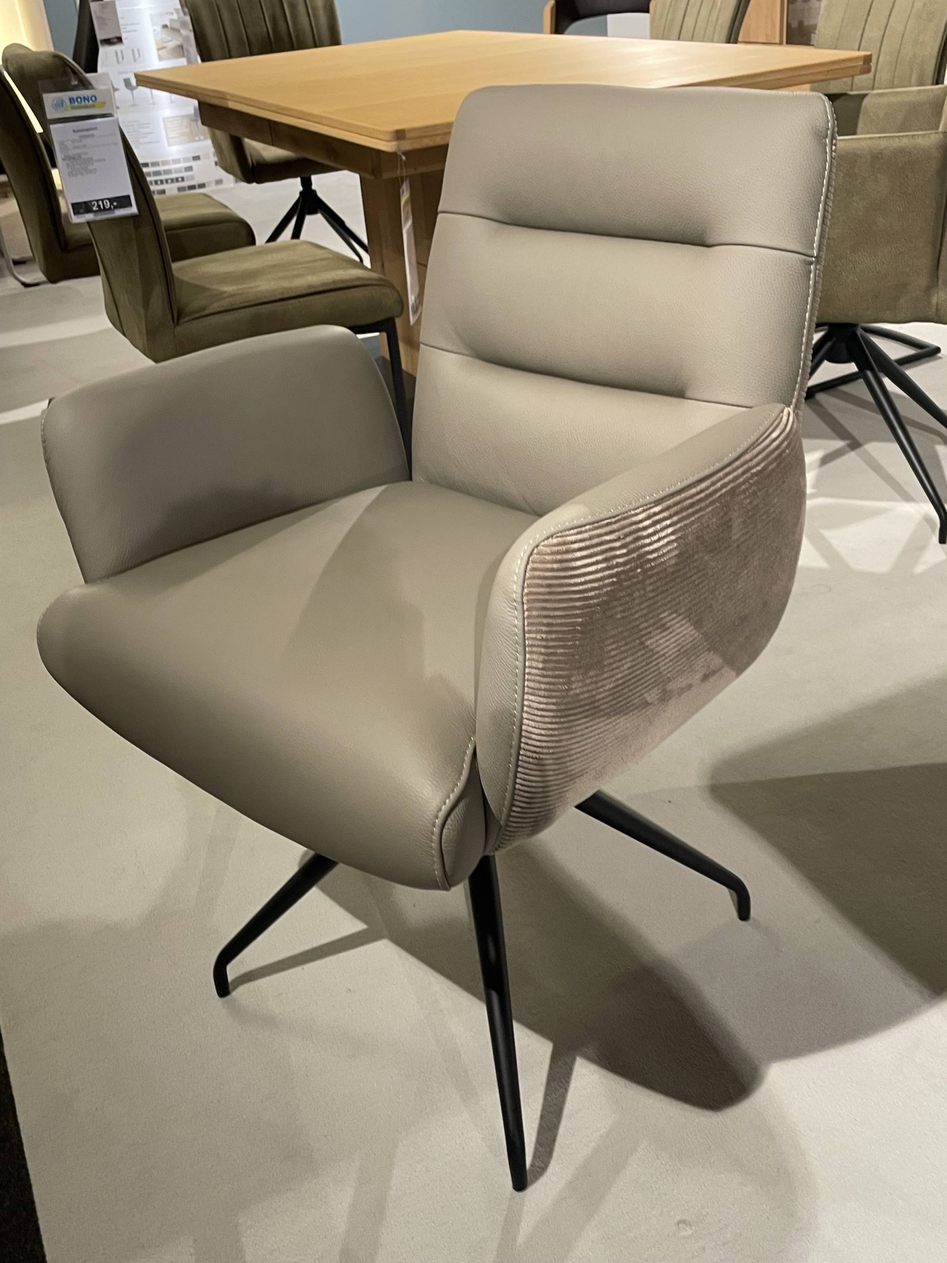 Armlehn-Stuhl 7050900179