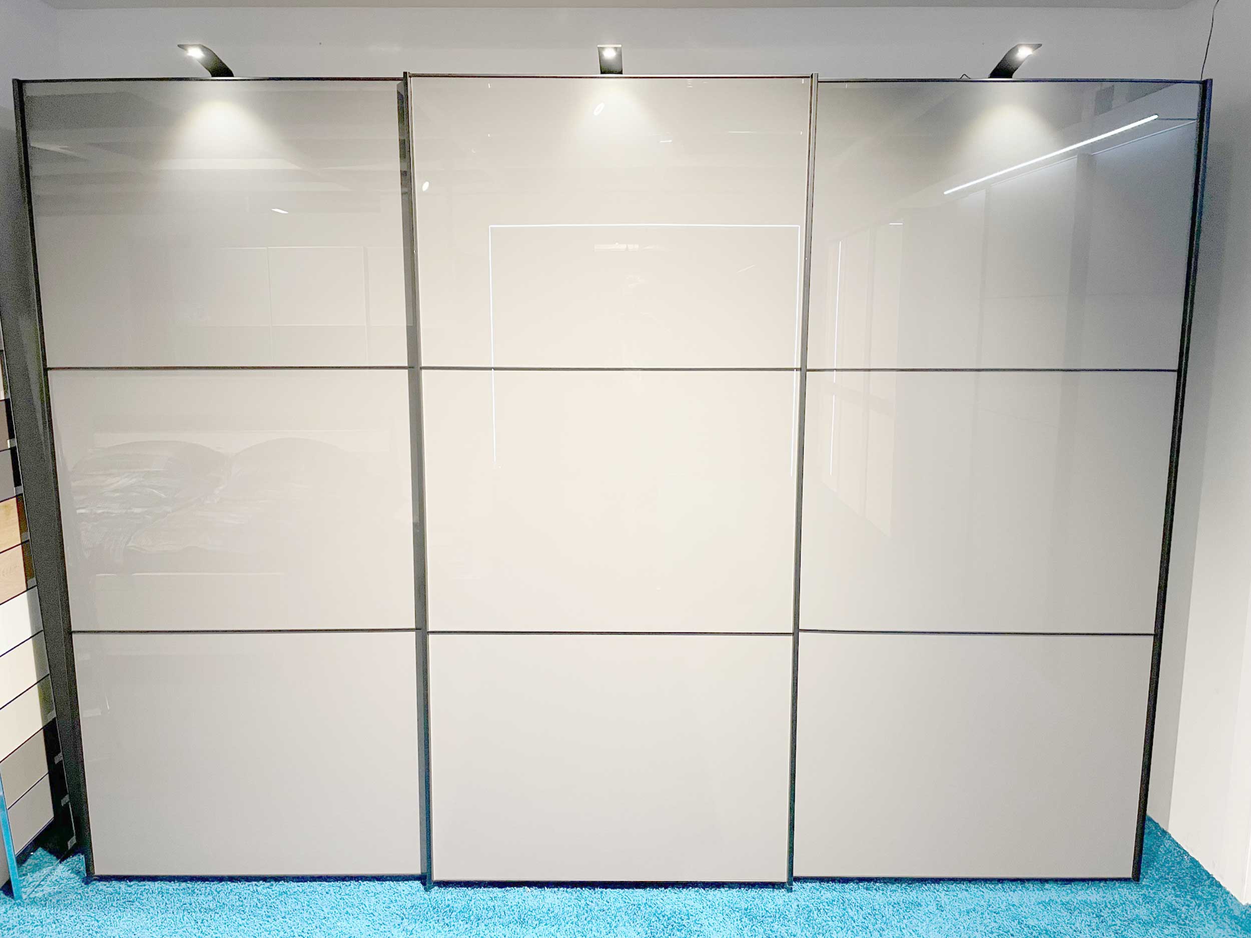 Schwebetürenschrank 7055800413
